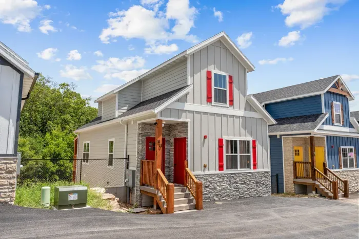 Your magical Ozark escape awaits, with a stunning exterior that sets the stage for an unforgettable stay. ✨