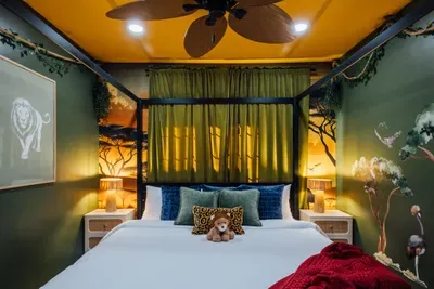 Cozy Lion King-inspired bedroom featuring nature tones and fun themed details for a memorable stay.