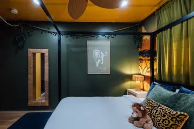 Lion King–themed bedroom with warm, safari-inspired décor and playful design.