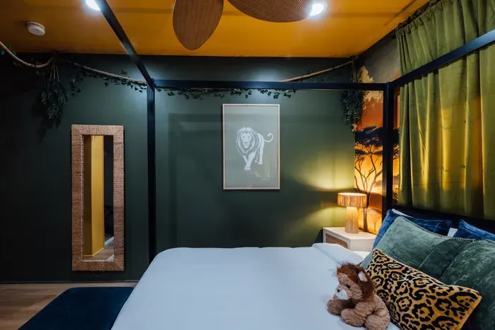 Lion King–themed bedroom with warm, safari-inspired décor and playful design.