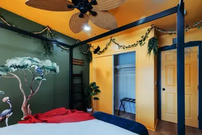 Fun Lion King-themed bedroom with colorful safari-inspired décor perfect for a unique stay.