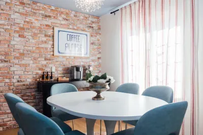 Elegant dining room ideal for group meals and entertaining in a warm and welcoming setting.