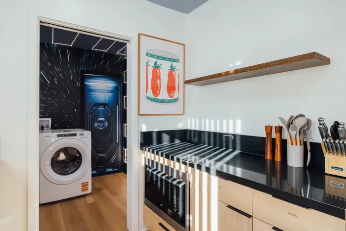 Modern kitchen fully equipped for cooking and dining, featuring a clean layout and everything needed for a comfortable stay.