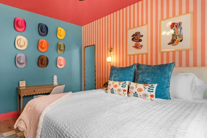 Kick off your boots and relax—your main-level King suite awaits! 🤠✨