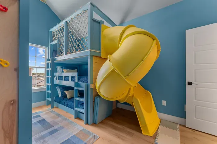 The ultimate kids' hideaway with its own elevated play area. 🏰✨