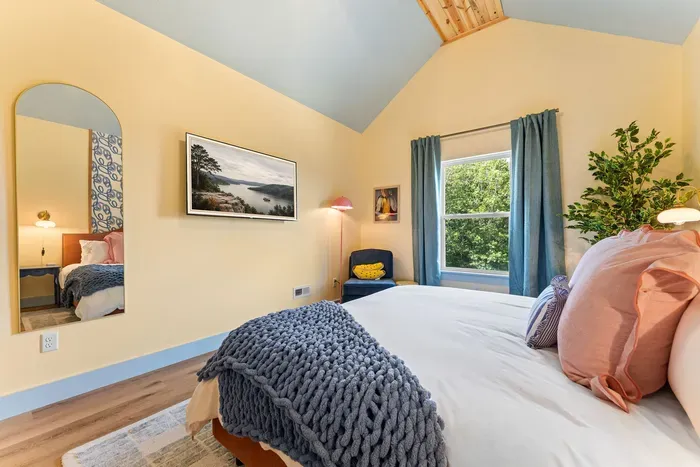 Sleep sweet and snap a pic in this one-of-a-kind room. 📸💤