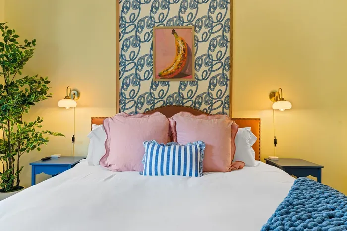 Bold colors, fun vibes, and a Smart TV for cozy nights in. 📺🎨