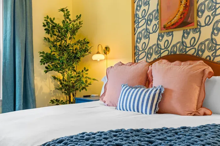 Unpeel and unwind in our most playful King bedroom yet! 🍌👑