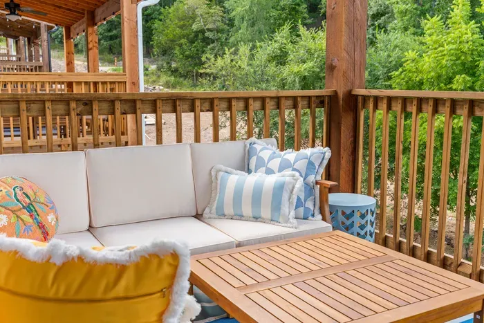 Step outside and let the Ozark peace do its magic. 🌿✨