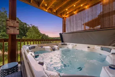 Starry skies, warm water, and total relaxation. 🌌♨️