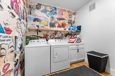 Pack light and stay fresh—full washer and dryer ready for your stay! 🧺✨
