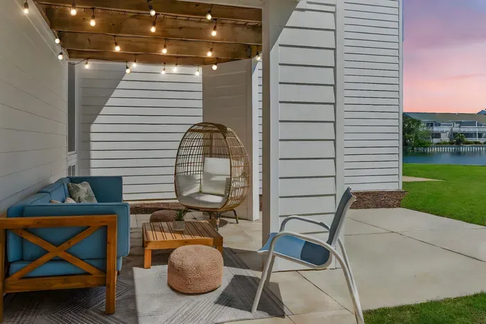 Relax, unwind, and let the good times shine! ✨ Our outdoor lounging patio, draped in cozy bistro lights, is the perfect spot to enjoy warm evenings and cool drinks. A peaceful retreat at Seabreeze Villa, just steps from the beach!