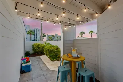 Whether it’s fresh lemonade after a beach day or string-lit evening chats, this private patio is the perfect spot to slow down, sip, and soak up those Florida vibes. ✨