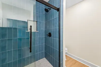 This bright main-level shower offers easy accessibility for first-floor guests, providing the perfect, convenient spot to rinse off and recharge without having to head upstairs. 🌅