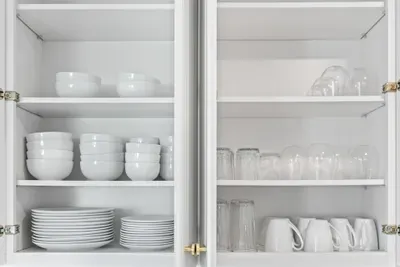 Elevate every meal with our elegant white bowls and plates—perfect for any occasion, from casual breakfasts to sophisticated dinners.