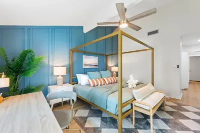 Simple, cozy, and inviting—this bedroom is designed for ultimate relaxation. ✨