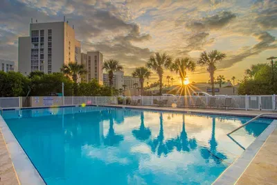 Luckily, you don't have to choose. Unwind under swaying palms by the pool, or take a seamless 4-minute walk to the ocean shore.
