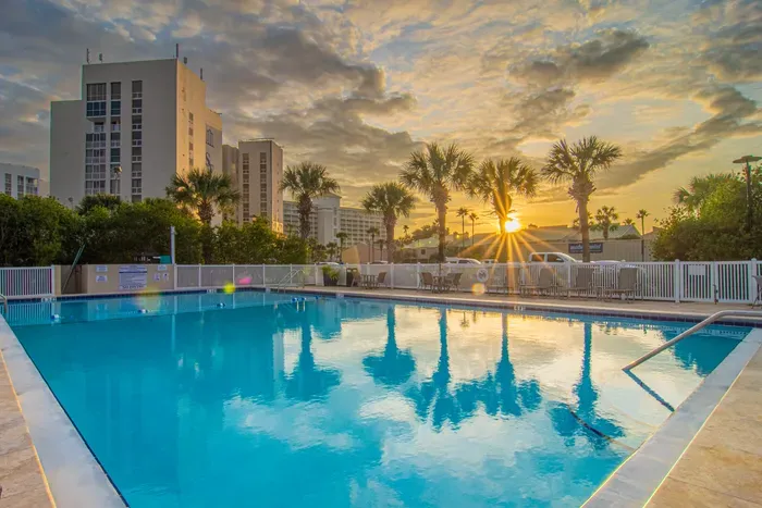 Luckily, you don't have to choose. Unwind under swaying palms by the pool, or take a seamless 4-minute walk to the ocean shore.