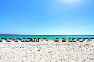 Welcome to Destin’s breathtaking shoreline—where every step feels like a dream and every sunset paints the sky just for you.☀️️✨