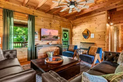 Spacious living room with plenty of seating for your whole group.