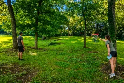 Play the 4-basket disc golf course—discs are provided.