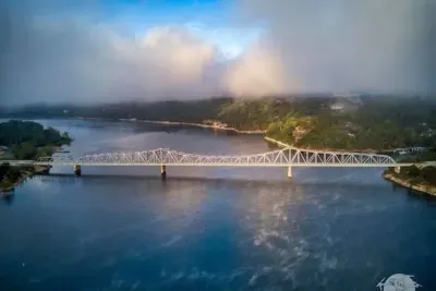Table Rock Lake Voted #1 Lake by Travelers Worldwide. This beauty not only provides a picturesque view, it makes this property ideal, allowing you access to the other side of the lake 3 blocks from the home, central  and convenient.
