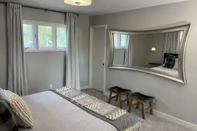 We go to great lengths to create a beautiful atmosphere without compromising comfort. We want you to feel fully relaxed while staying at Edgewater Ridge.