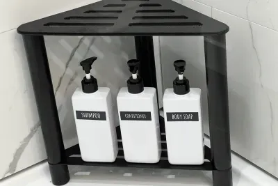 Shampoo, conditioner and body wash are all provided.