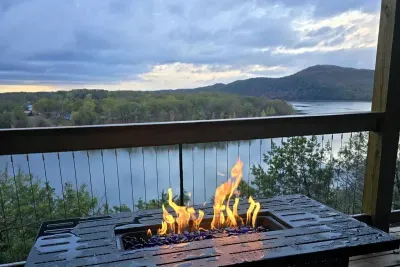 You can't beat starting your day right here! Glorious! Edgewater Ridge is beautiful anytime of year.