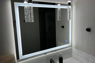 No body like a mirror that is fogged up when trying to get ready. This mirror offers technology to not only give you the lighting you prefer as you get ready, it also has an anti-fog setting that takes care of that for you.