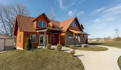 Escape the hustle and bustle of life in this log cabin retreat.  Forget your lists of to-do's when you walk in the door.  Inside are memories to be made, food and drink to indulge and laughter that makes your sides hurt. At Hearth Stone you're home!