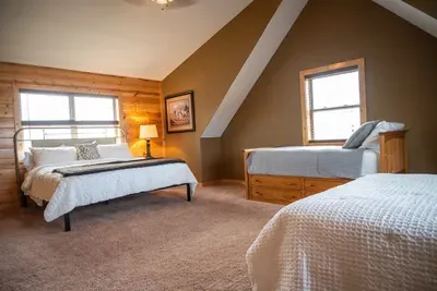 Our "Dreams and Streams" suite built to sleep 5, offers ample room for a family or friends getaway. This 20' x 20' room is large enough it won't cramp your style or your sleep! Zzzzzzz!