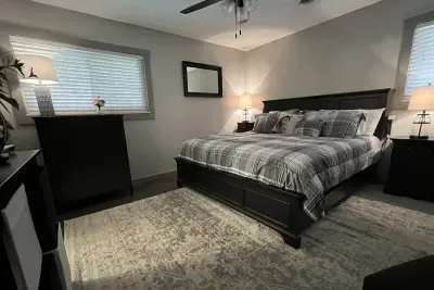 Kingsize Bedroom has adjoining bathroom