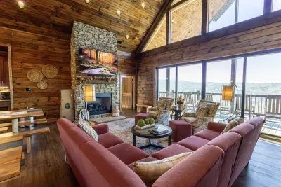 Such a cozy, comfortable Main Living area.