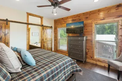 Bedroom #2 on top floor.  Sooooo comfy!