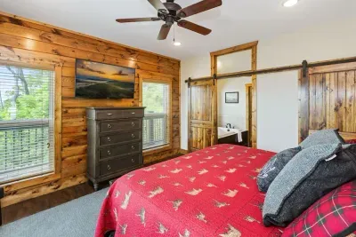 Top-floor bedroom for luscious hours of sleep!