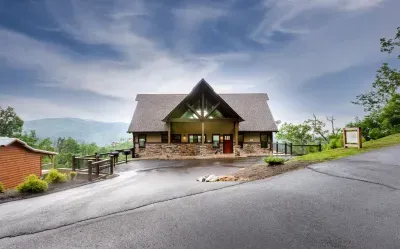 There is parking for 6 vehicles.