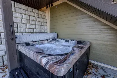 Hot tub for 8!