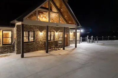 Inviting Eagles Landing Lodge