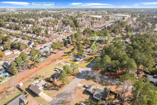 4 Minutes to Flowers Hospital and Publix, 9 Minutes to RJT Golf Trail, 13 Minutes to Southeast Health Medical Center, 6 Minutes to Westgate Park