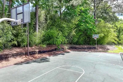 Tiger Town Hideaway - image 32 of 42