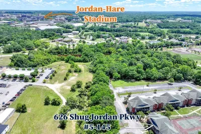 Tiger Town Hideaway - image 34 of 42