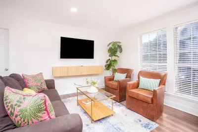 Tiger Town Hideaway - image 39 of 42