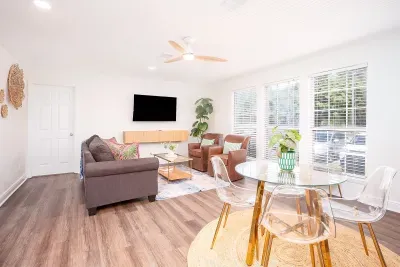 Tiger Town Hideaway - image 38 of 42