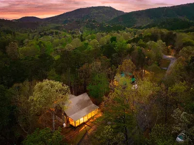 A peaceful neighborhood with an easy drive to town.