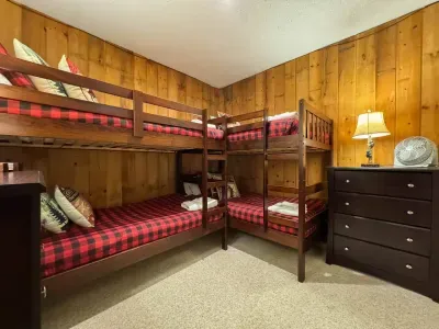 2 bunk beds