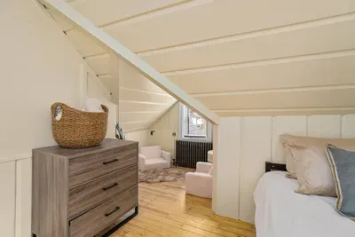 Upstairs, there’s a queen bedroom, plus a large bunk-style room with six twin beds, including two trundles—a dream setup for kids, cousins, and sleepovers.