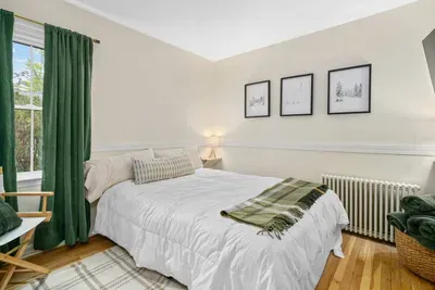 Upstairs, there’s a queen bedroom