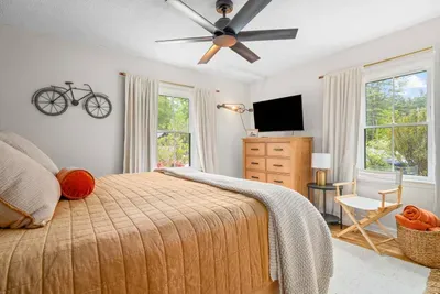 Main floor - King bed