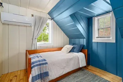Upstairs, there’s a queen bedroom, plus a large bunk-style room with six twin beds, including two trundles—a dream setup for kids, cousins, and sleepovers.